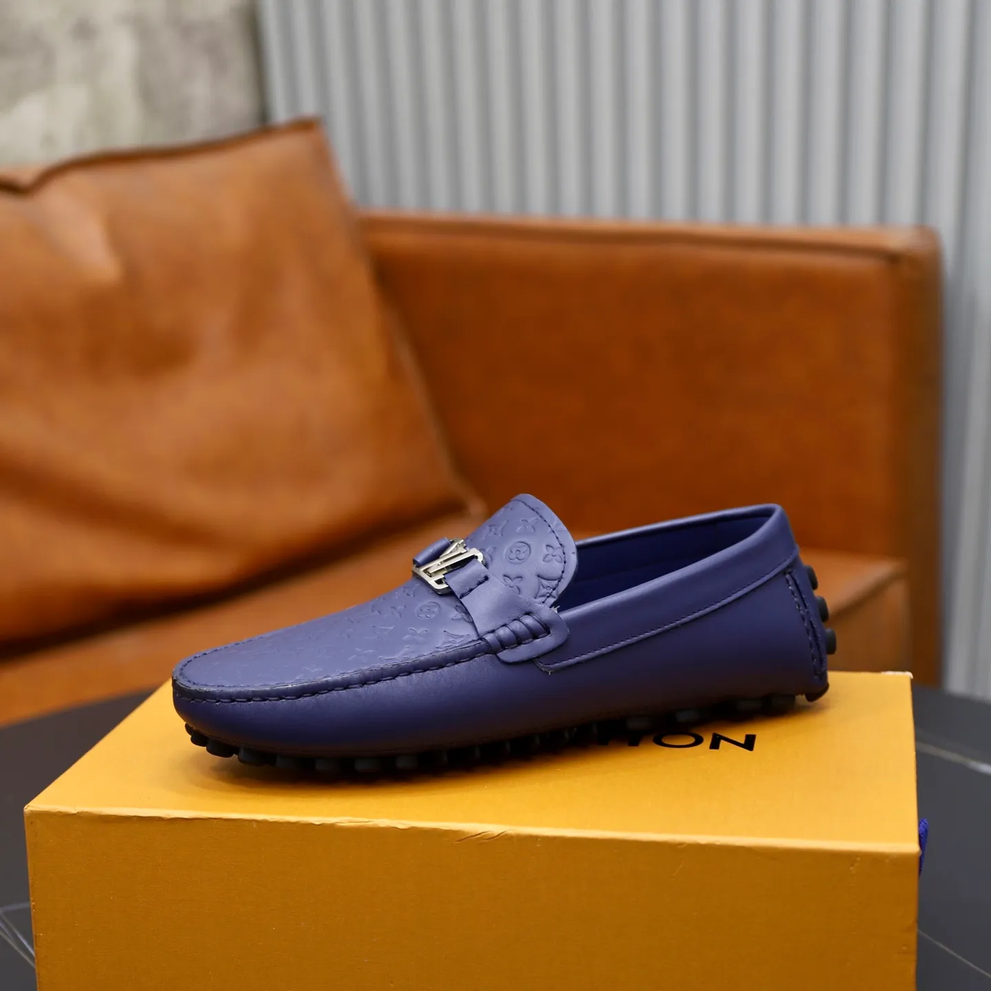 Ex-factory price: 480💰【LV】Louis Vuitton ⚠️High-end men’s driving and pedal series ⚠️38-44 (customized for 45) ⚠️All original cowhide leather! Thick and soft! Made entirely of calfskin lining! The latest non-slip beanie sole! Three-dimensional package technology! Fashionable and classic! Handicrafts! Original high quality! Feel free to compare!